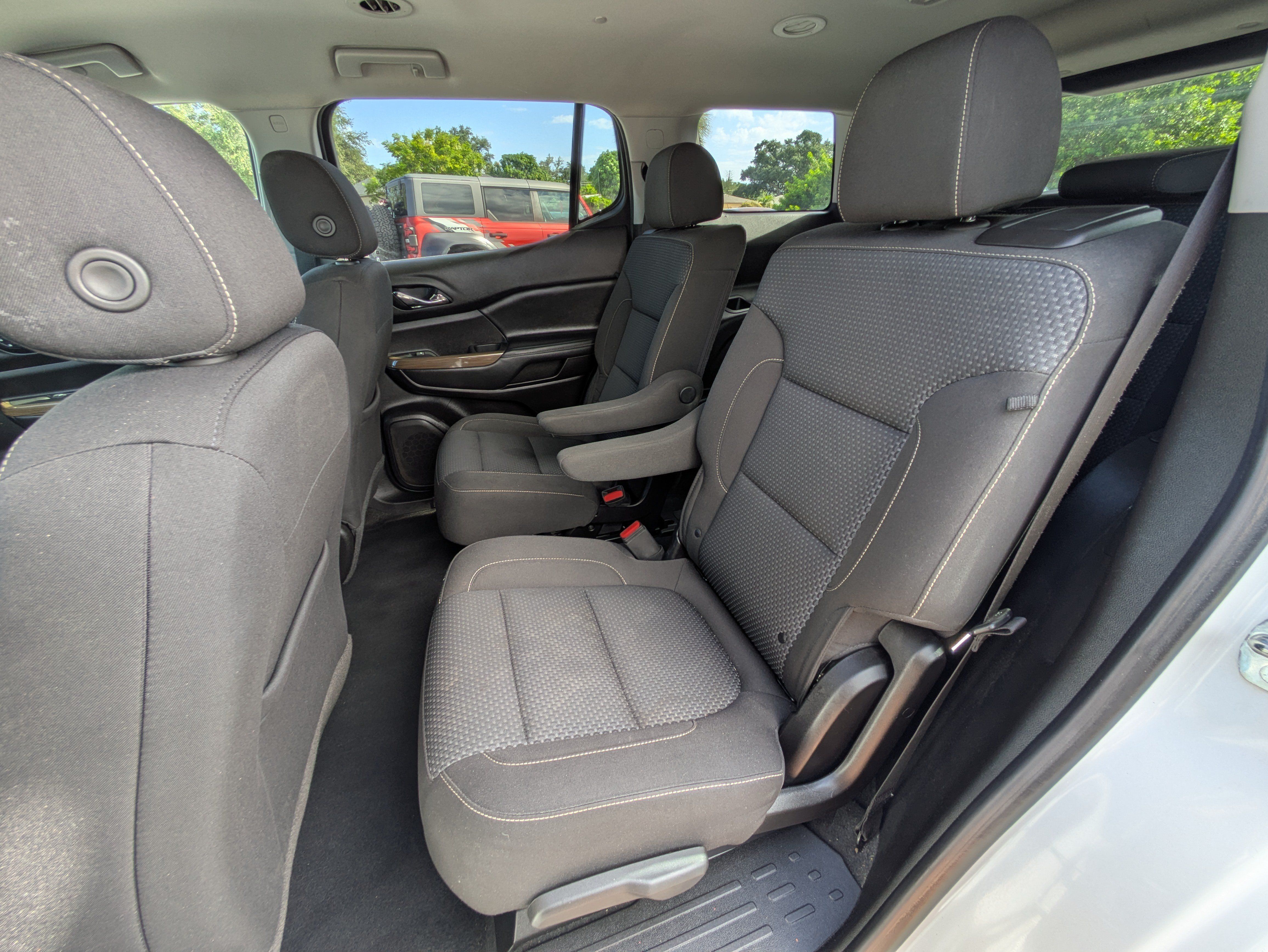 Used 2023 GMC Acadia SLE FWD image 14