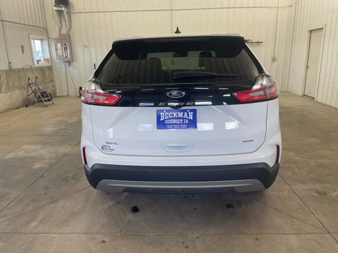 Used 2024 Ford Edge SEL w/ Convenience Package image 4