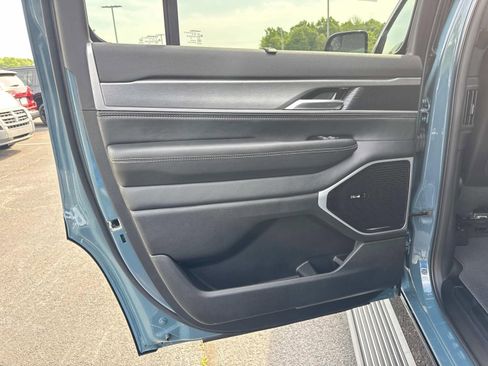 New 2026 Jeep Grand Wagoneer Limited AWD/4WD image 17