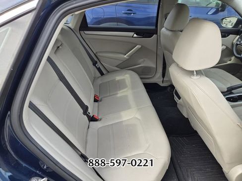 Used 2022 Volkswagen Passat 2.0T SE FWD image 9