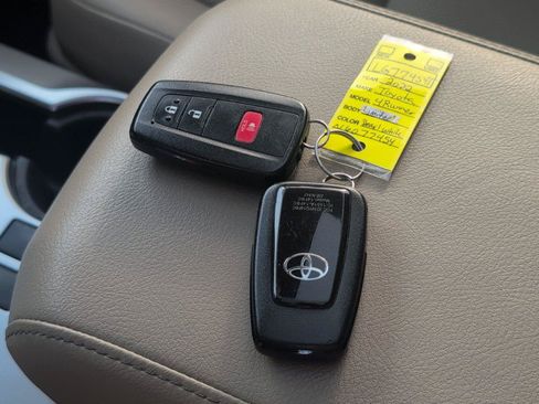 Used 2022 Toyota 4Runner Limited AWD/4WD image 14
