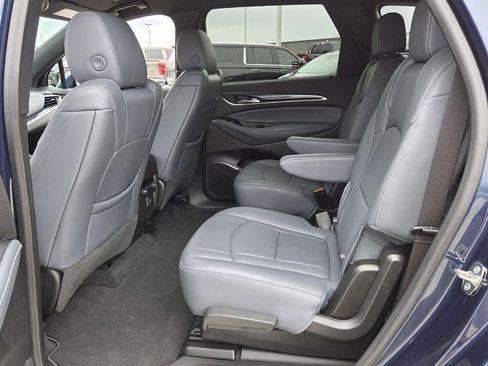 Used 2023 Buick Enclave Essence image 12