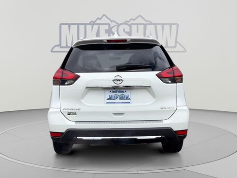 Used 2017 Nissan Rogue SV w/ SV Premium Package AWD/4WD image 6