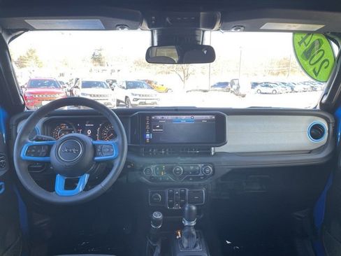 Used 2024 Jeep Wrangler Sahara image 12