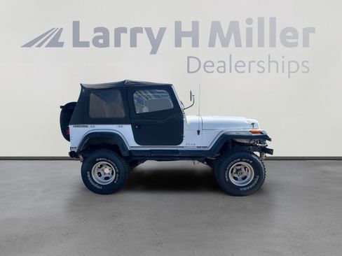 Used 1989 Jeep Wrangler Laredo image 4