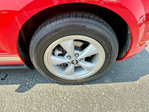 Used 2008 Ford Mustang Convertible RWD image 26
