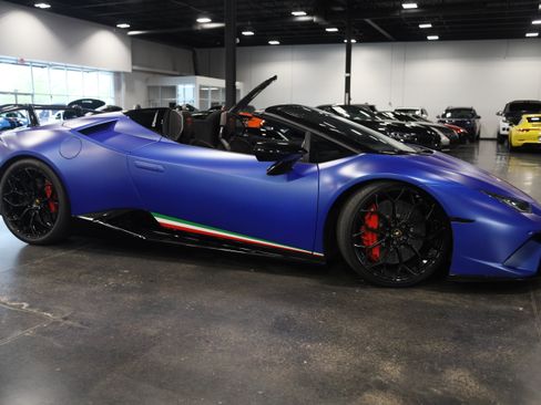 Used 2019 Lamborghini Huracan Performante AWD/4WD image 7
