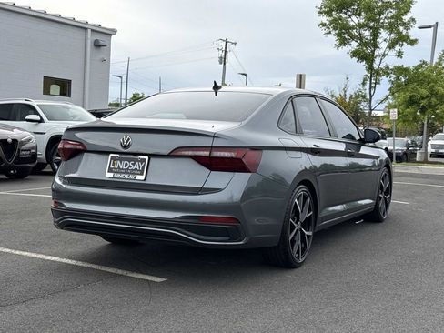 Used 2022 Volkswagen Jetta SE FWD image 3