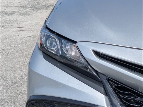 Used 2022 Toyota Camry SE w/ Audio Upgrade Package FWD image 10