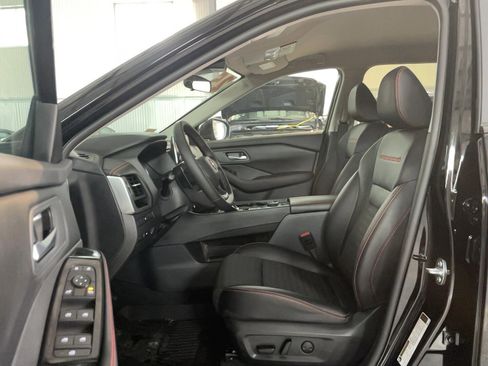 Used 2025 Nissan Rogue SV AWD/4WD image 13
