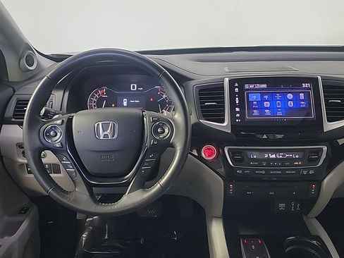 Used 2017 Honda Pilot Touring image 21
