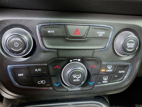 Used 2019 Jeep Compass Trailhawk image 22