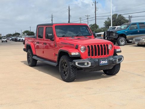 Used 2021 Jeep Gladiator Sport image 3