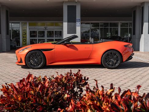 Used 2024 Aston Martin DB12 Convertible RWD image 7