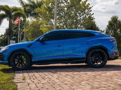 Used 2022 Lamborghini Urus image 2