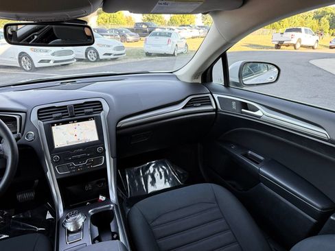 Used 2019 Ford Fusion SE FWD image 22
