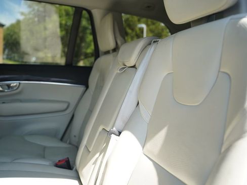 Used 2016 Volvo XC90 T6 Momentum w/ Momentum Plus Package AWD/4WD image 11
