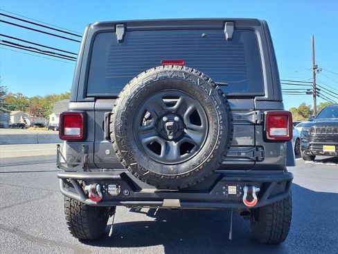 Used 2018 Jeep Wrangler Unlimited Sport image 3