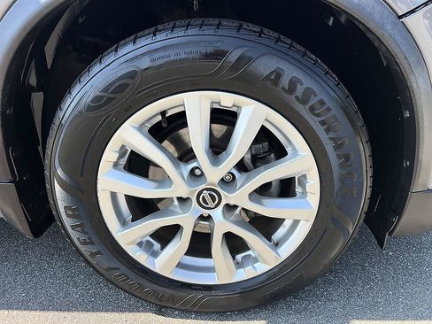 Used 2017 Nissan Rogue SV FWD image 12