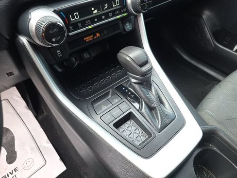 Used 2021 Toyota RAV4 XLE w/ Convenience Package FWD image 16
