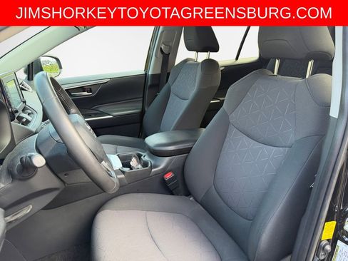 Used 2019 Toyota RAV4 XLE w/ Convenience Package image 12