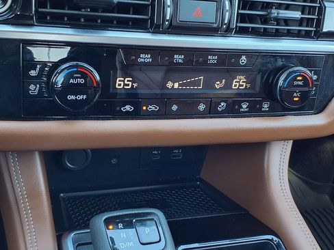 Used 2023 Nissan Pathfinder Platinum image 21