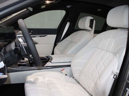 New 2025 BMW i7 M70 w/ Executive Package image 13