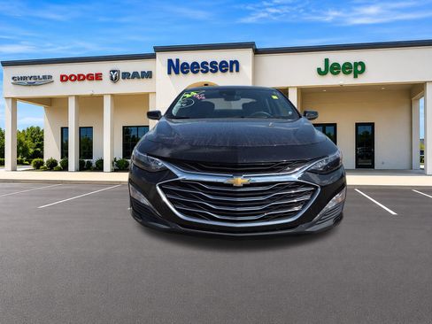 Used 2024 Chevrolet Malibu LT FWD image 2