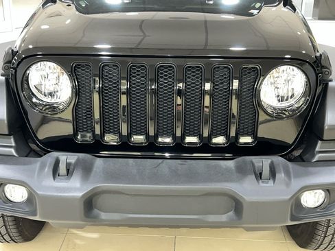 Used 2022 Jeep Wrangler Unlimited Sport AWD/4WD image 3
