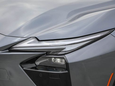 Used 2026 Lexus ES 350e w/ Convenience Package FWD image 8
