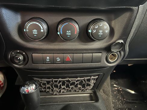 Used 2018 Jeep Wrangler Unlimited Sport S image 15