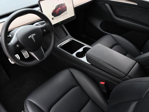 Used 2023 Tesla Model Y Performance image 12