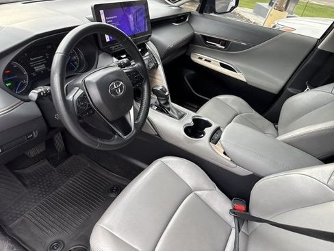 Used 2023 Toyota Venza XLE AWD/4WD image 11