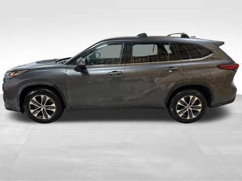 Used 2020 Toyota Highlander XLE FWD image 8