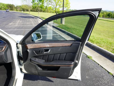 Used 2011 Mercedes-Benz E 350 4MATIC Sedan image 20