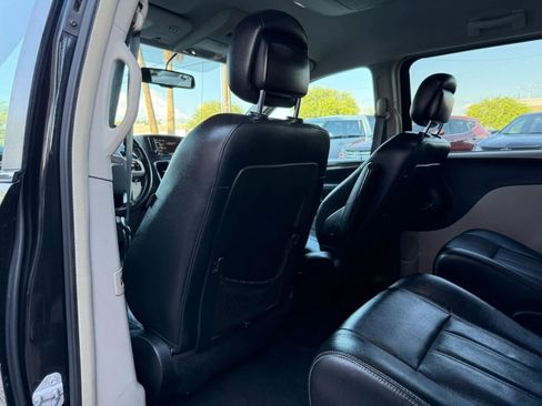Used 2016 Chrysler Town & Country Touring FWD image 41