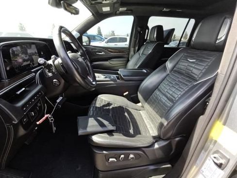 Used 2023 Cadillac Escalade ESV Sport Platinum AWD/4WD image 4