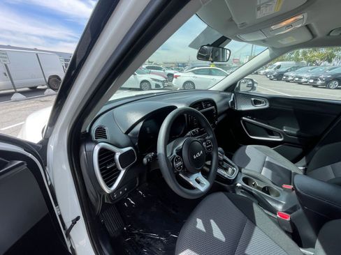 Used 2025 Kia Soul LX w/ LX Technology Package image 34