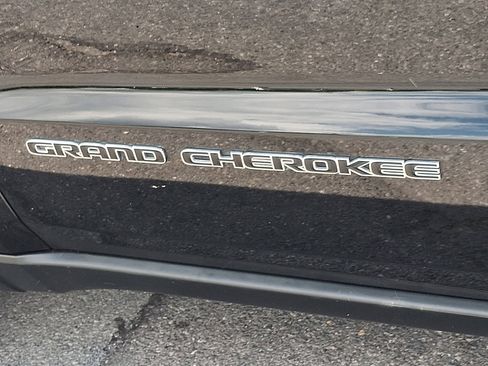 Used 2017 Jeep Grand Cherokee Limited AWD/4WD image 31