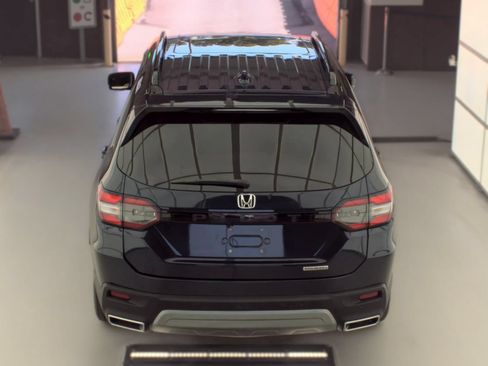 Used 2024 Honda Pilot Touring image 8