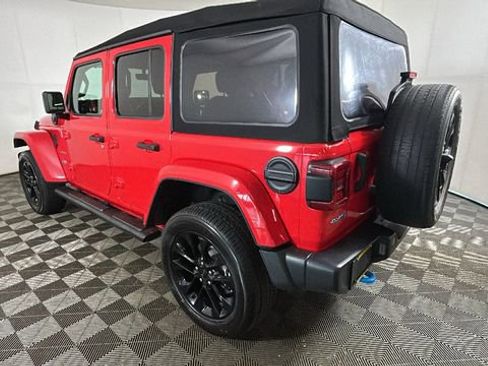 Used 2023 Jeep Wrangler Unlimited Sahara w/ Cold Weather Group AWD/4WD image 5
