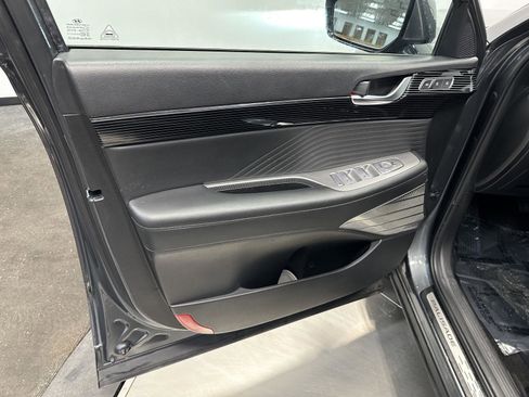 Used 2023 Hyundai Palisade Calligraphy image 9