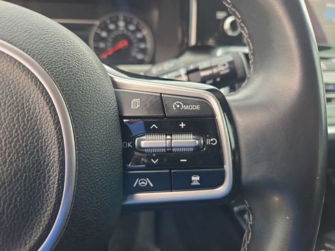 Certified 2022 Kia Sorento SX image 24