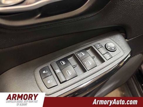 Used 2023 Jeep Cherokee Altitude Lux image 8