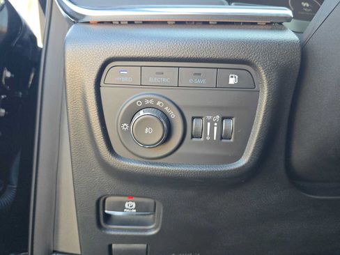 Used 2022 Jeep Grand Cherokee Overland w/ Luxury Tech Group IV AWD/4WD image 34