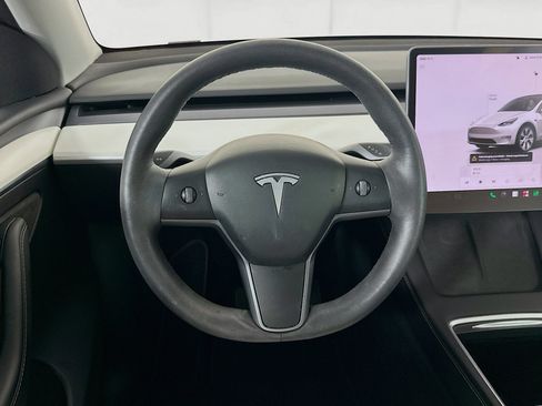 Used 2023 Tesla Model Y Long Range AWD/4WD image 17