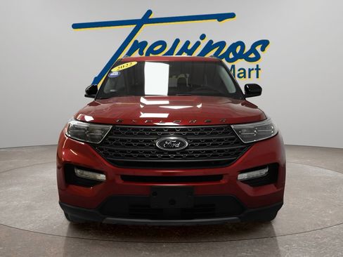 Used 2022 Ford Explorer XLT w/ Equipment Group 202A image 4