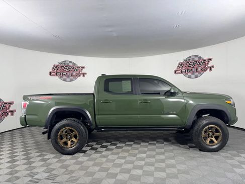 Used 2022 Toyota Tacoma TRD Off-Road w/ TRD Premium Off Road Package AWD/4WD image 8