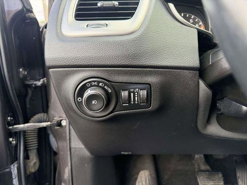 Used 2019 Jeep Compass Latitude AWD/4WD image 21