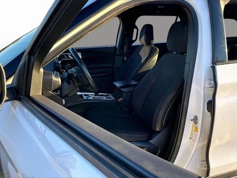 Used 2020 Ford Explorer XLT image 27